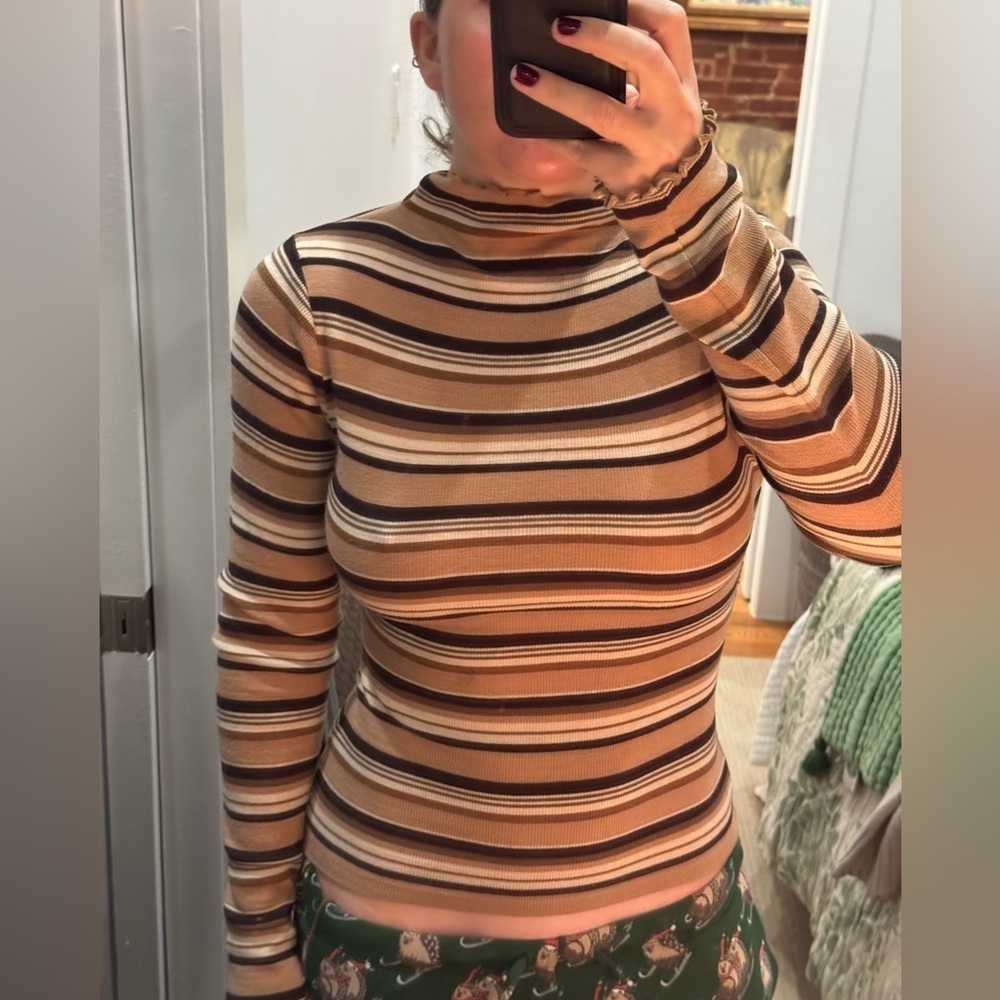 Route Brown Striped Turtleneck - Picture 6 of 6
